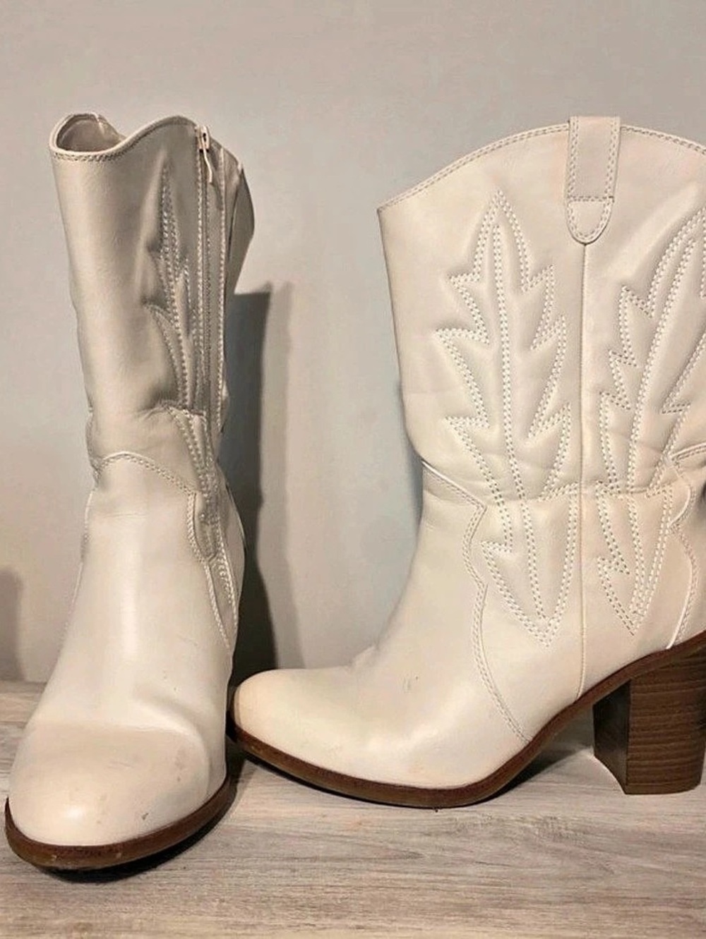 Torrid Western Knee Boot (WW) ) White US 10W